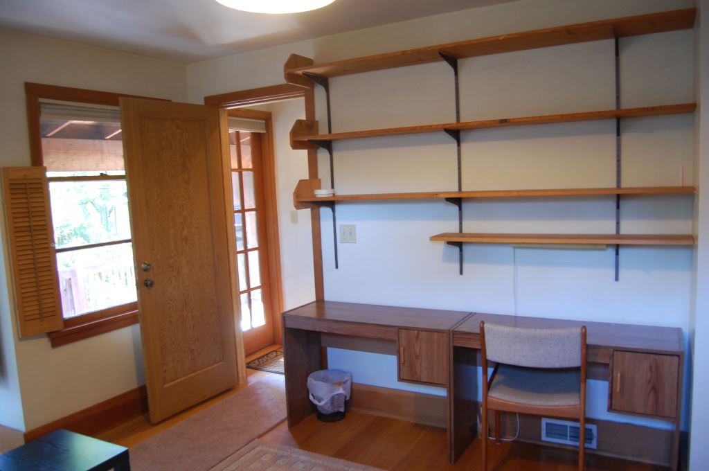 listing photo 2/4